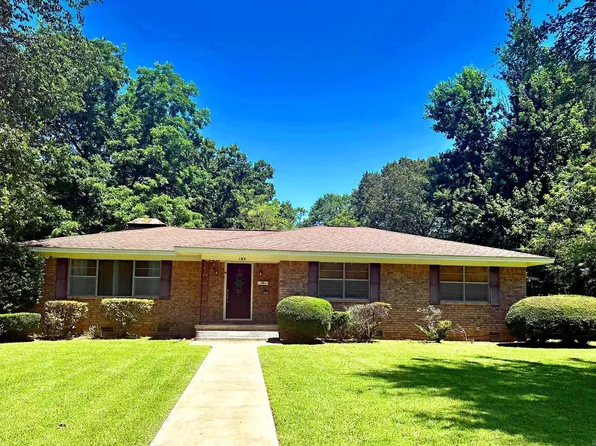 1714 Parkway Dr, Crossett, AR 71635