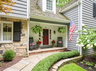 40 Windrush Dr, Moreland Hills, OH