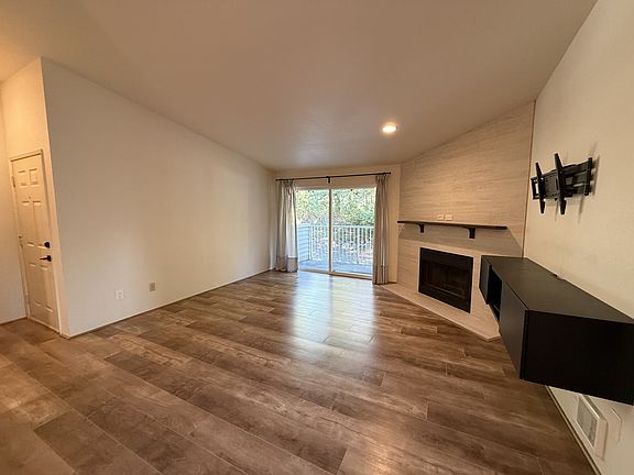 Livingroom. Fireplace. Sliding door out to deck