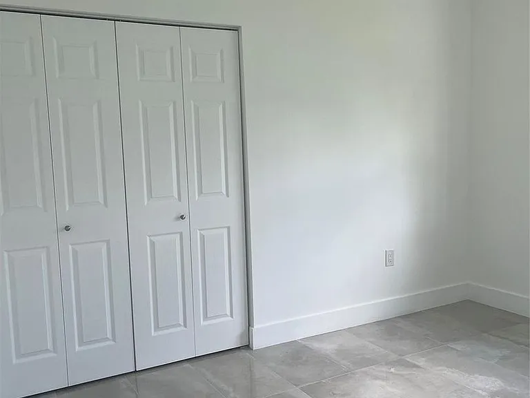 2877 SE 1st Ct — Photo 7