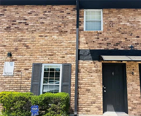 2 bed, 1.5 bath, 1050 sqft, $1,275 — Photo 2