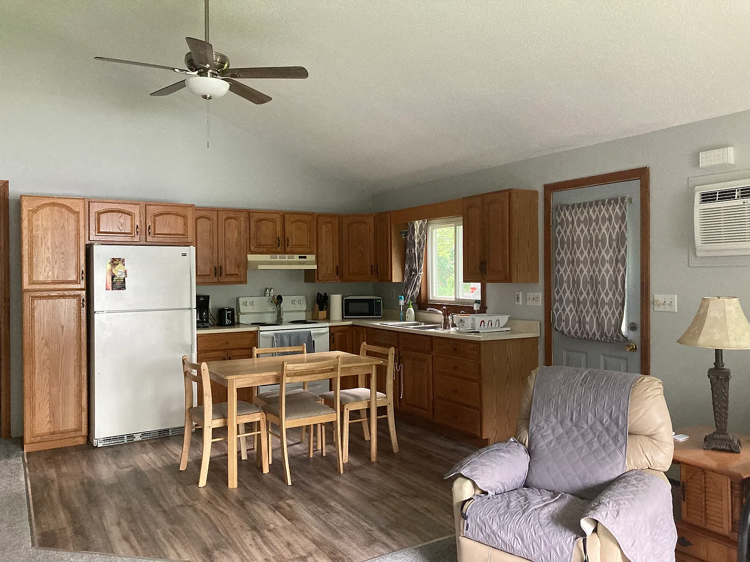 1 bed, 1100 sqft, $1,800 — Photo 3