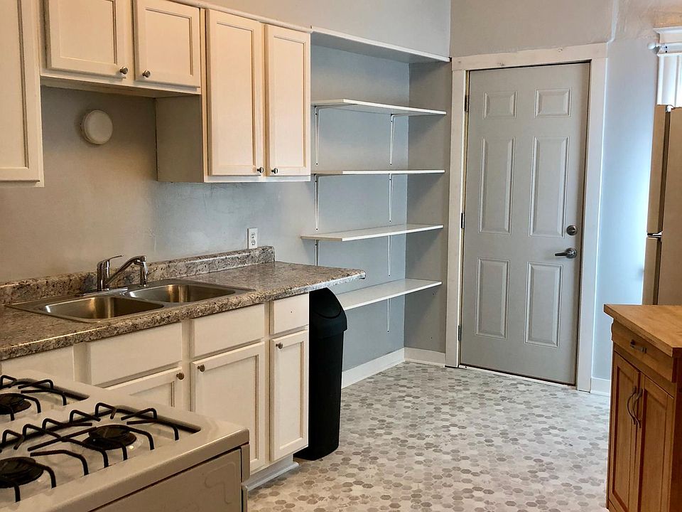 1st image of 415 23rd Ave N APT 2