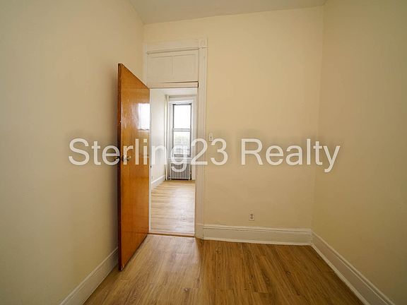 4th image of 26-10 Hoyt Ave S #3E