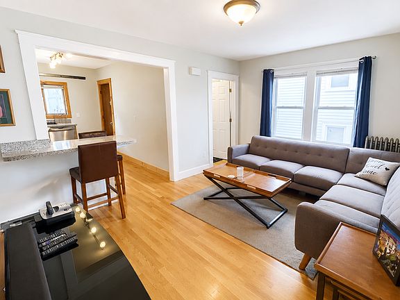 3rd image of 18A Bond St #1