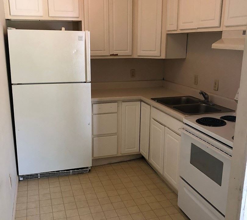 2nd image of 534 W Washington St APT D