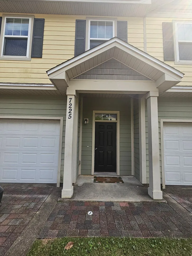 Modern Townhome In Pcb Resort-Style Living Near The Navy Base! *Special: 1/2 Off 1st Month's Rent... — Photo 1