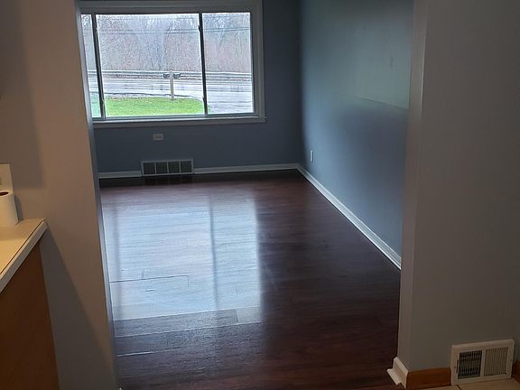 4th image of 4528 Seneca St Floor 2