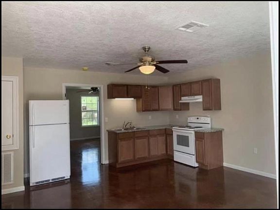 3rd image of 2611 Doolan Ln