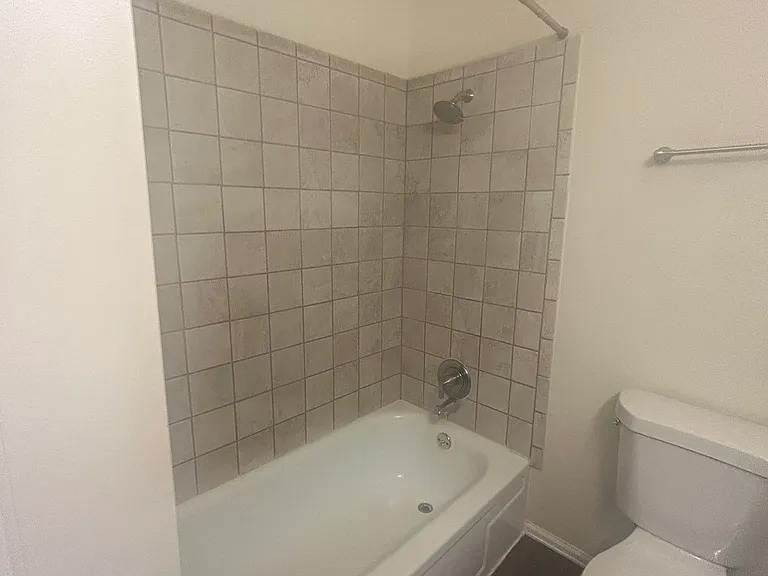 13 Royal Crest Dr #D — Photo 9
