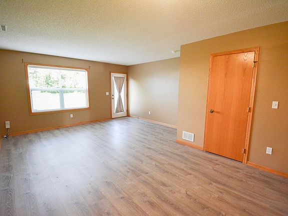 5th image of 1821 Daniel Ln