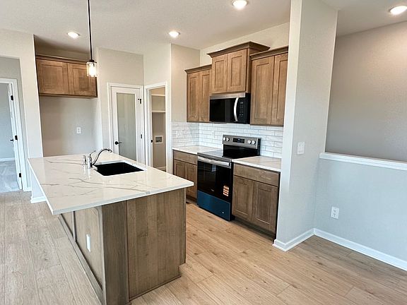 4th image of 2809 N Rutland Ln