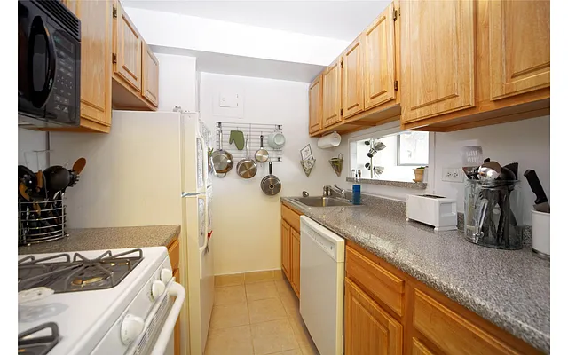 Sold by Douglas Elliman | media 18