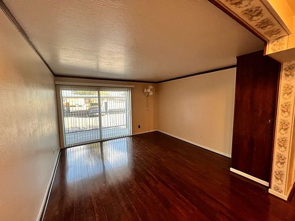 4th image of 2555 Clear Acre Ln #25-1