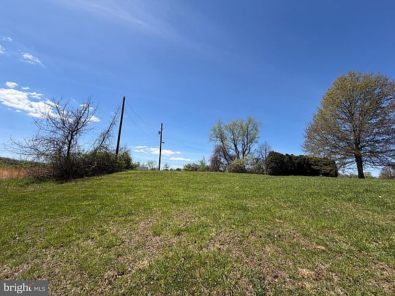 5th image of 890 Red Oak Cv