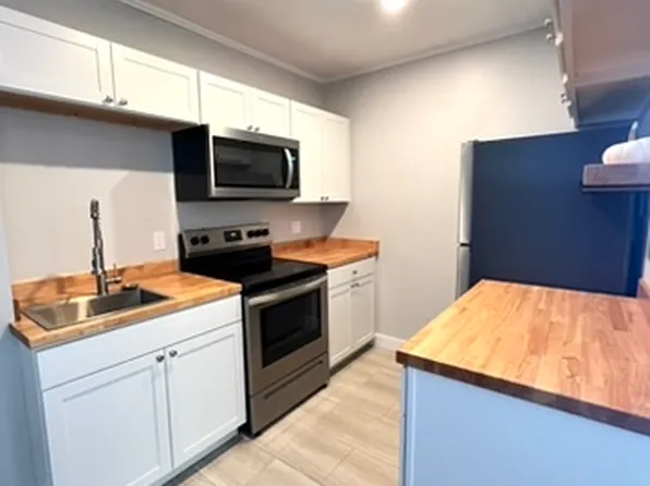 5 Chapel St #14, Newmarket, NH 03857