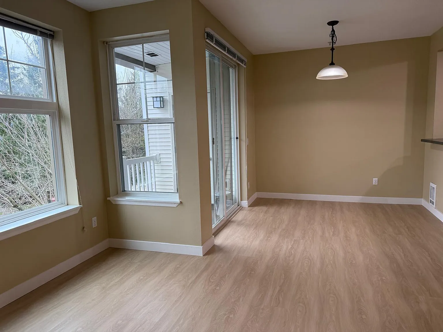2 bed, 1015 sqft, $2,400 — Photo 3