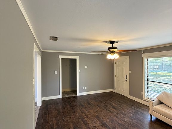 4th image of 200 Cowles St
