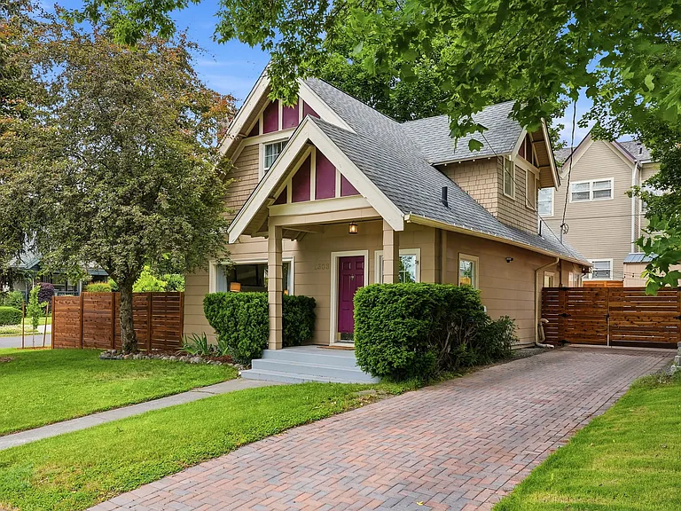 1303 S Ash St — Photo 2