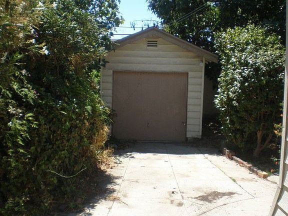 2nd image of 1220 W 41st Pl