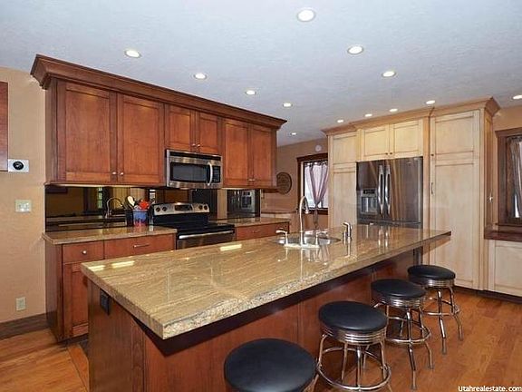 2nd image of 831 E Parkway Ave