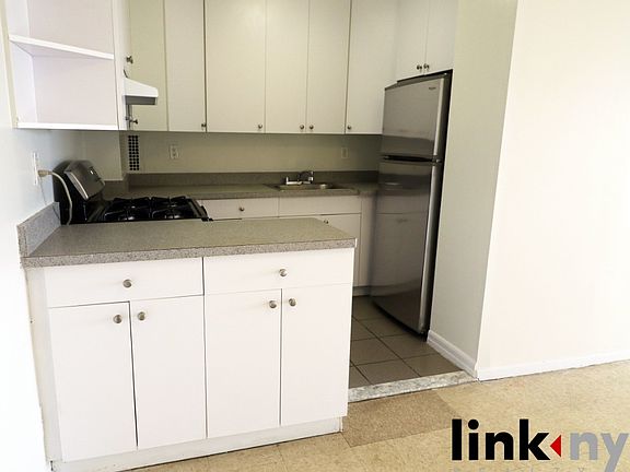 2nd image of 40 E Sidney Ave APT 9P