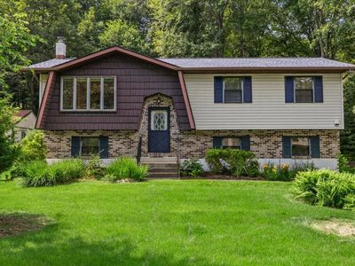 1134 Lake Of The Pines Blvd S, East Stroudsburg, PA, 18302