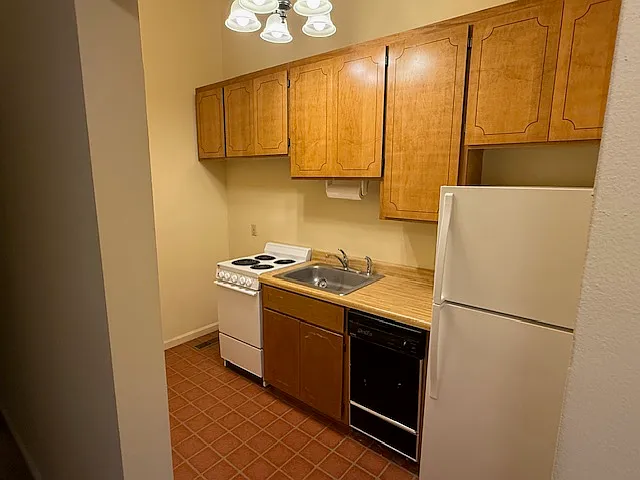 2 bed, 1933 sqft, $899 — Photo 4