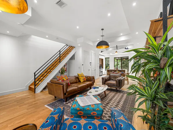 456 Bainbridge Street image 11 of 40