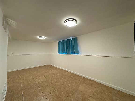 3rd image of 547 Laurel St #B