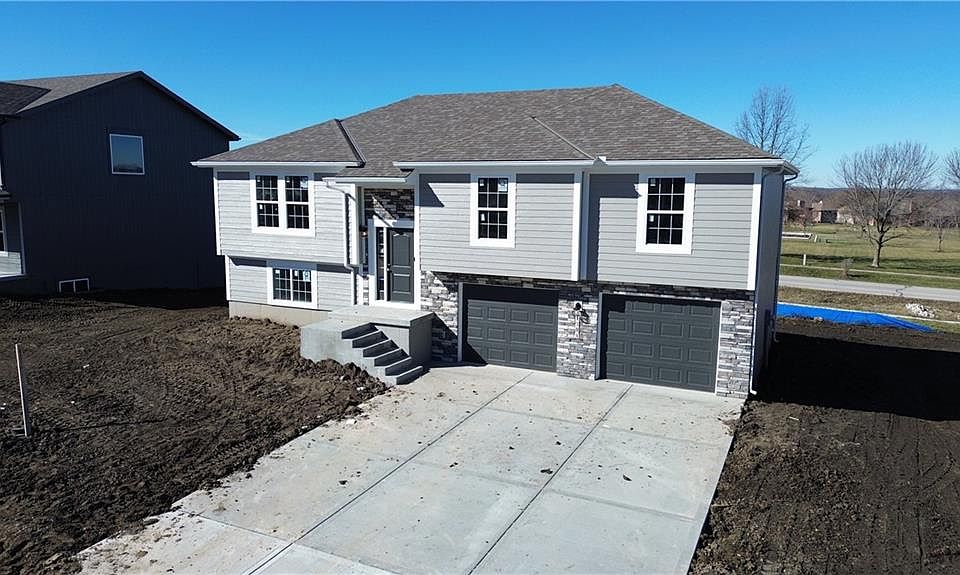 1st image of 1304 SW Burns Cir