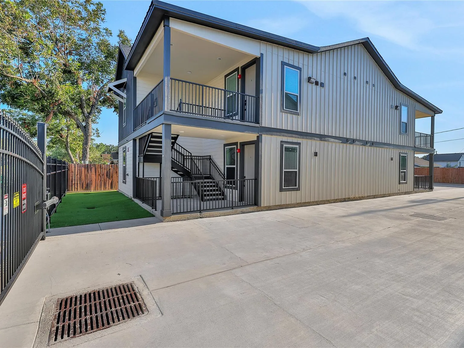 2 bed, 2.0 bath, 928 sqft, $1,650 — Photo 3