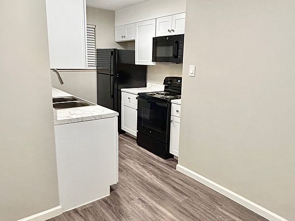 Experience the elegance of this contemporary kitchen, designed with modern functionality in mind. Experience the elegance of this contemporary kitchen, designed with modern functionality in mind.