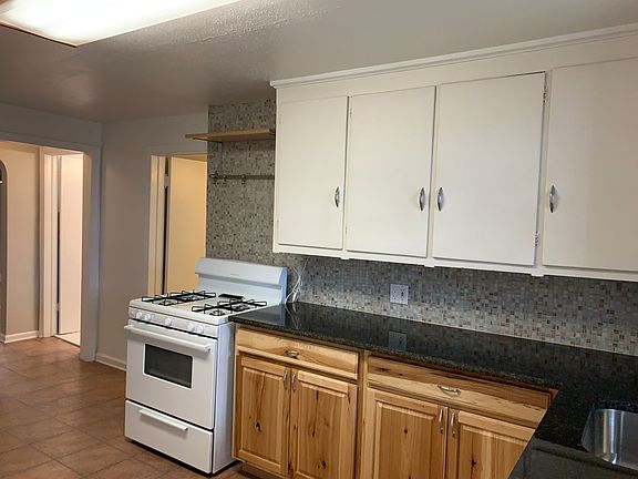 4th image of 504 Fairgrove Ave Floor 1