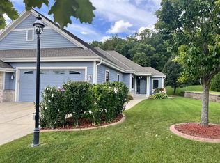 428 Century Oak Dr, Waukesha, WI 53188