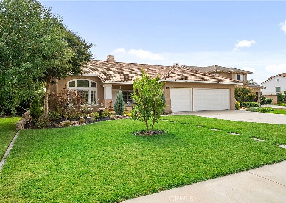 1st image of 14113 Los Robles Ct