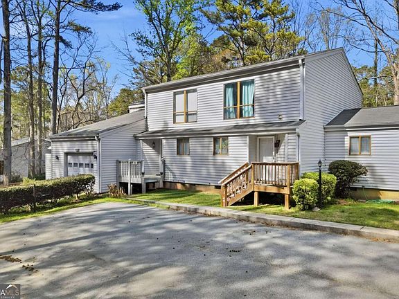 3rd image of 402 Willow Way