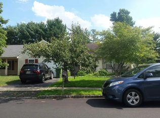 37 Woodbury Rd, Edison, NJ 08820