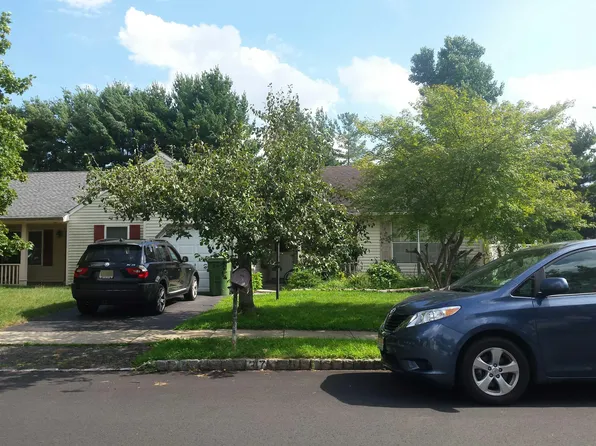 37 Woodbury Rd, Edison, NJ 08820