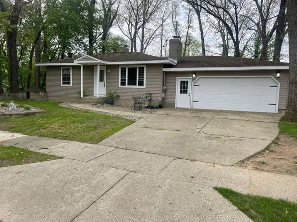 2004 La Crosse St SW, Wyoming, MI 49519