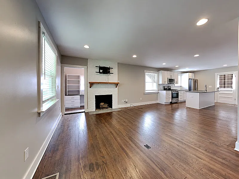 3 bed, 2.0 bath, 1950 sqft, $3,250 — Photo 2