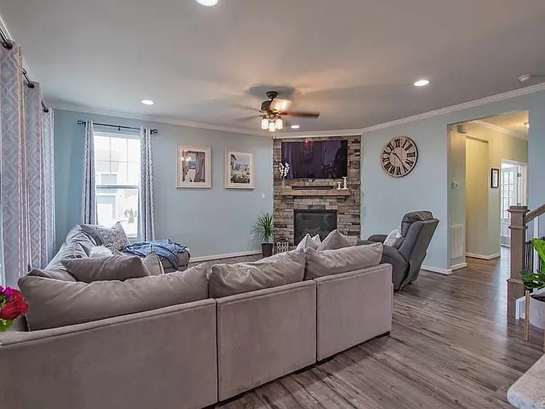 18400 Twin Falls Ln — Photo 2