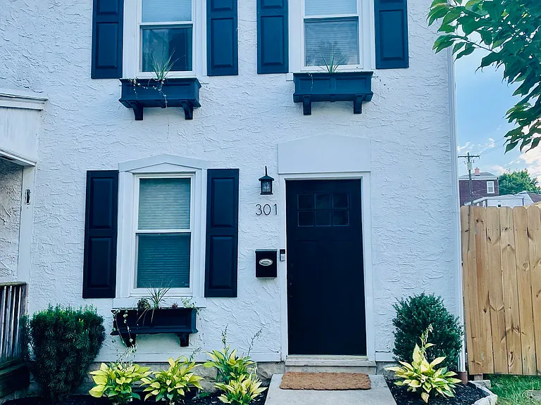 301 E 6th Ave — Photo 1