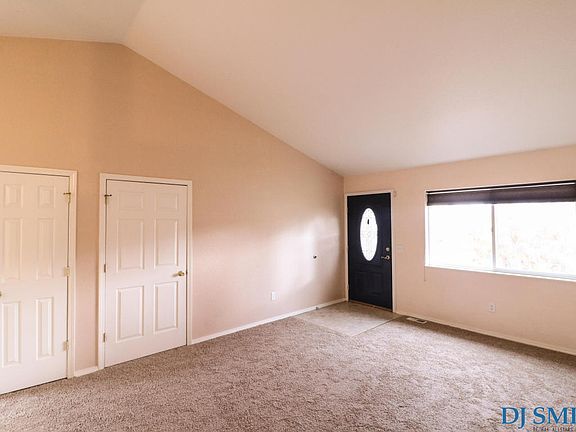 3rd image of 3089 Fleet St