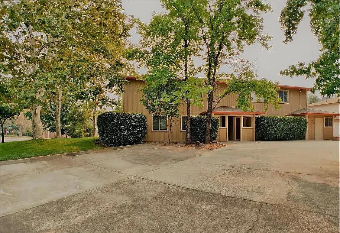 2 bed, 900 sqft, $1,350 — Photo 1