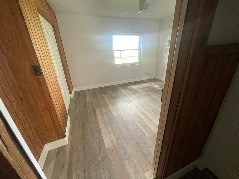 1085 S Lake Ave — Photo 20