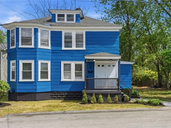 74-76 Pontiac St, Warwick, RI 02886