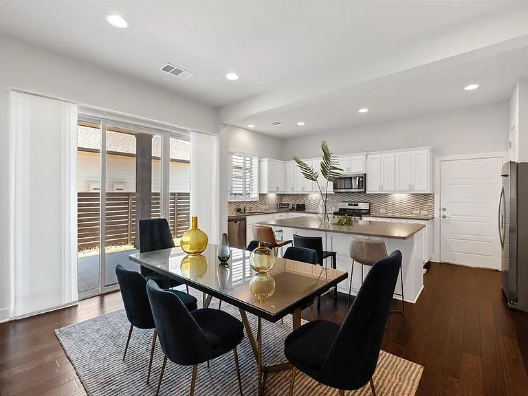 1506 Arcilla St — Photo 2
