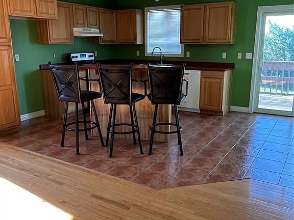 3rd image of 404 McLellan Ave