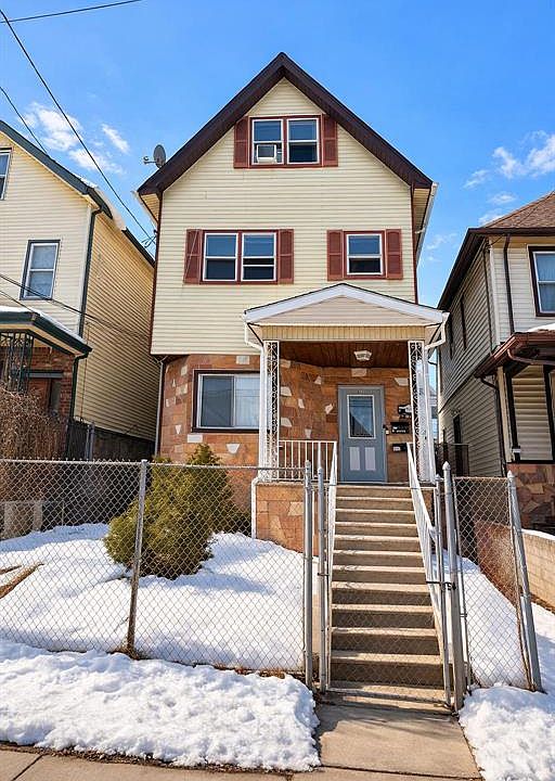 1st image of 832 Parker Street